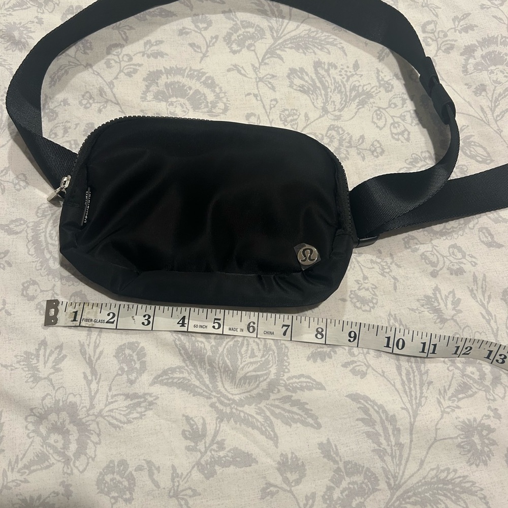 Lululemon Black Everywhere Belt Bag new without tag